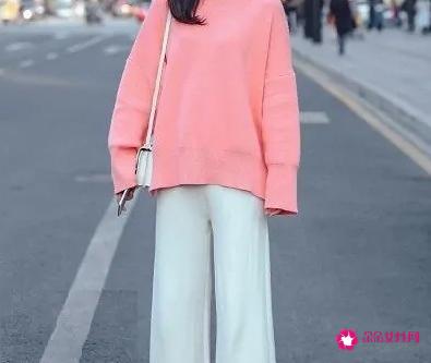 粉色T恤搭什么颜色裤子