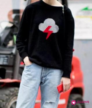 浅色牛仔裤怎么搭配