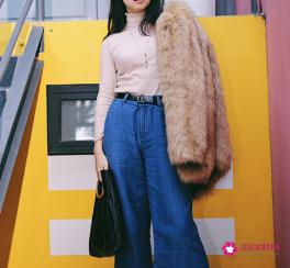 浅色牛仔裤怎么搭配