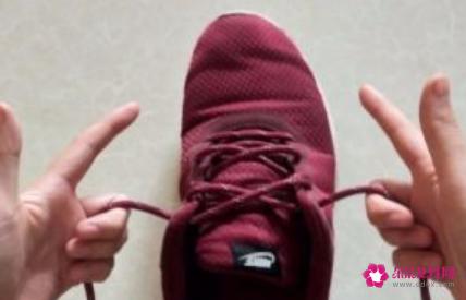 鞋带的系法图解蝴蝶结