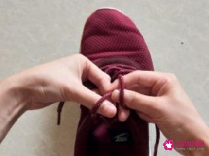鞋带的系法图解蝴蝶结