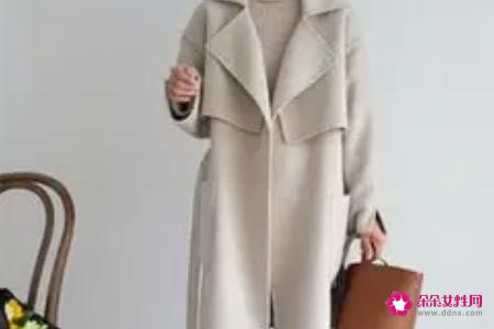 米色外套配什么内搭