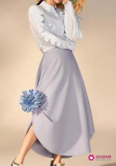 杨紫鲜花草帽造型完美逆袭成颜霸