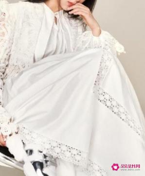 杨紫鲜花草帽造型完美逆袭成颜霸