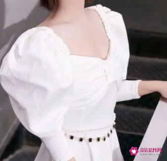 杨紫鲜花草帽造型完美逆袭成颜霸