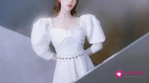 杨紫鲜花草帽造型完美逆袭成颜霸