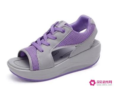 去海边穿哪种沙滩鞋