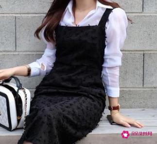 白衬衫黑裙子搭配