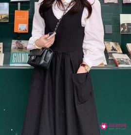 白衬衫黑裙子搭配