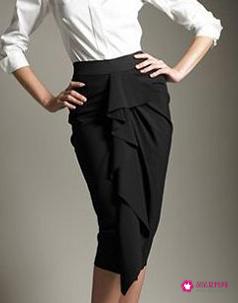 白衬衫黑裙子搭配