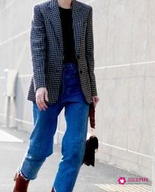 穿背带裤配什么外套小学生