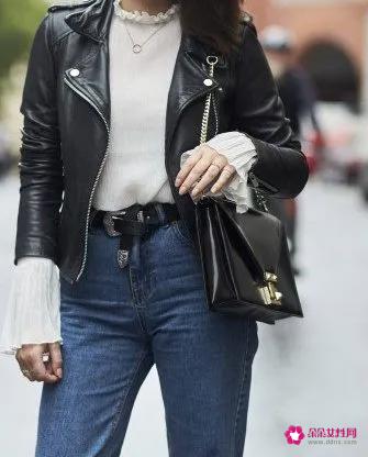 穿背带裤配什么外套小学生