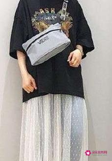 夏天透明纱裙怎么搭配