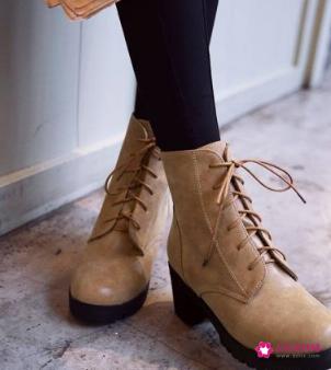 马丁靴时尚搭配图片女