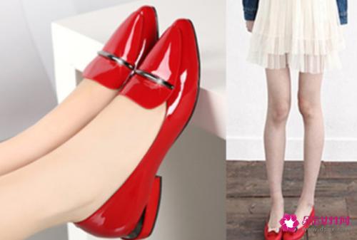 白色裙子搭配什么鞋子颜色选对才好看