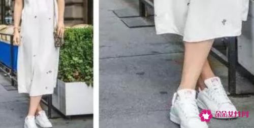 白色裙子搭配什么鞋子颜色选对才好看
