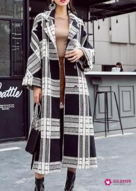 格子大衣搭配什么裤子和鞋子