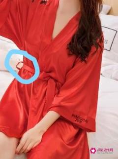 酒店睡袍正确穿法图解