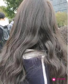 夏天适合的发色显白