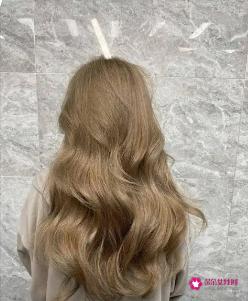 夏天适合的发色显白