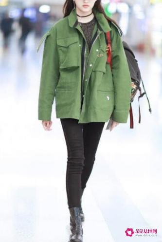 军绿色外套怎么搭配好看