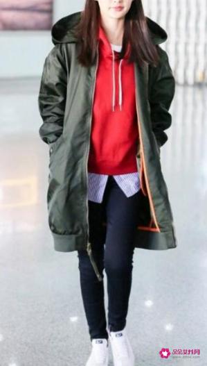 军绿色外套怎么搭配好看