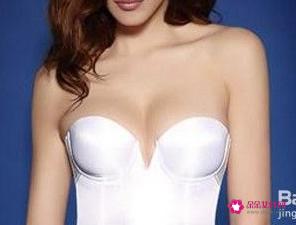 穿抹胸裙时配什么内衣