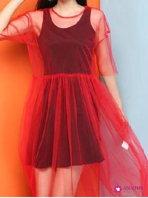 透光连衣裙怎么搭配