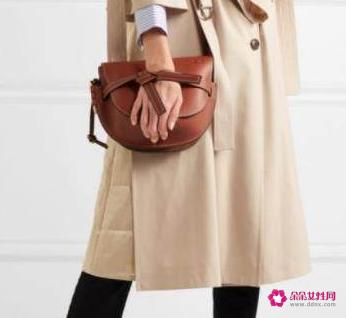 单肩包的各种背法