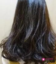 头发染什么颜色好看显白