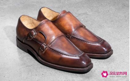 西裤配什么鞋好看