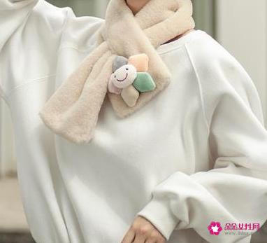 短款毛线围巾的各种围法图解