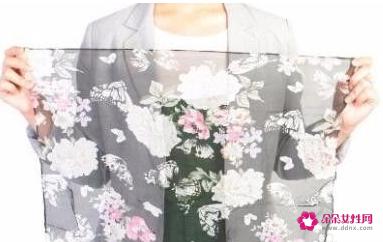 大方形丝巾的20种系法图解