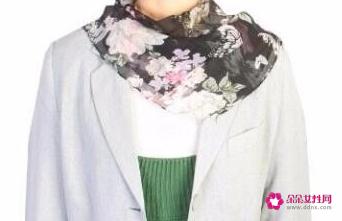 大方形丝巾的20种系法图解