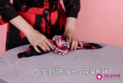 大方形丝巾的20种系法图解