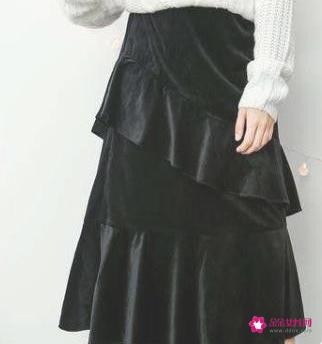 白色卫衣搭配什么好看