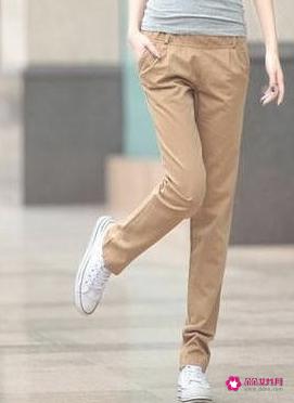 白色卫衣搭配什么好看