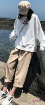 白色卫衣搭配什么好看