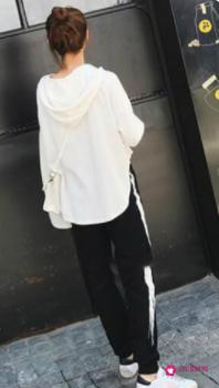 白色卫衣搭配什么好看