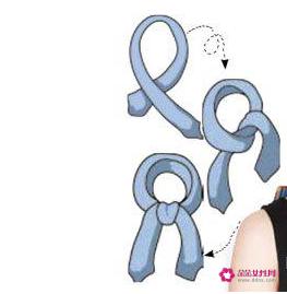 小方丝巾最常见的几种系法