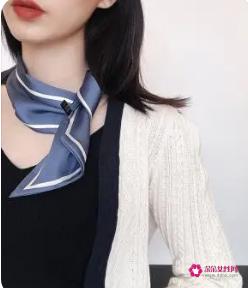 小方丝巾最常见的几种系法