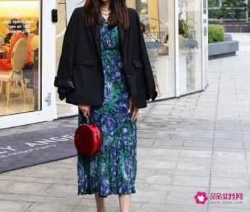 长款雪纺连衣裙怎么搭配