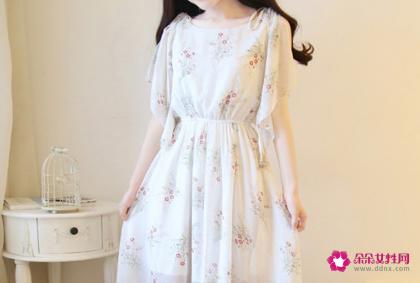 长款雪纺连衣裙怎么搭配