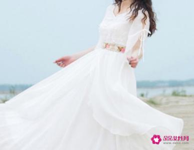 长款雪纺连衣裙怎么搭配