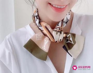 三角丝巾的18种系法视频