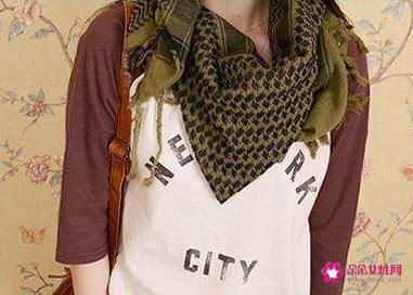 三角丝巾的18种系法视频