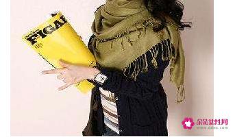 三角丝巾的18种系法视频