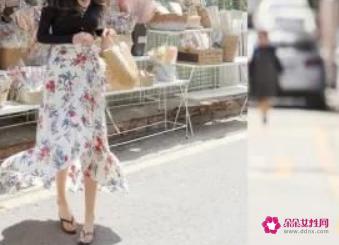 连衣长裙配什么上衣好看