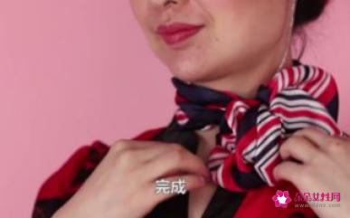 空姐方丝巾常见的四种打法