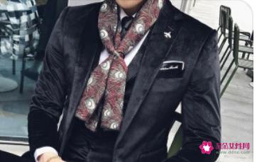 男士丝巾怎么系好看